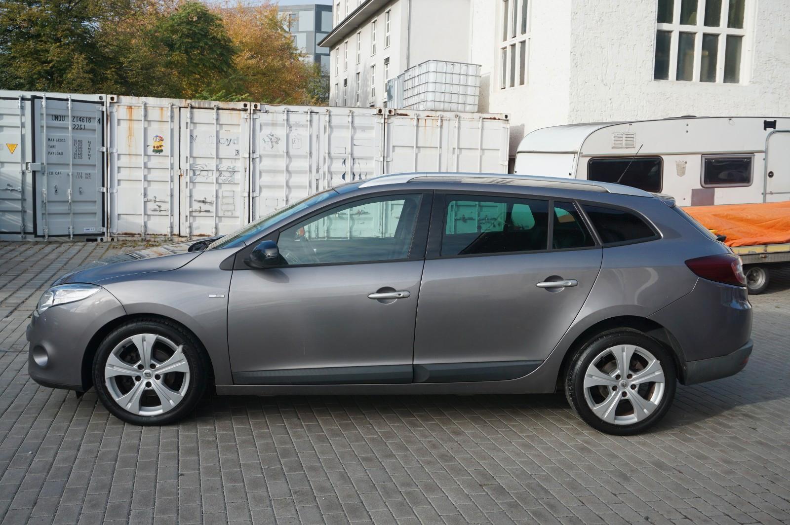 Renault Megane 2011 — rear view