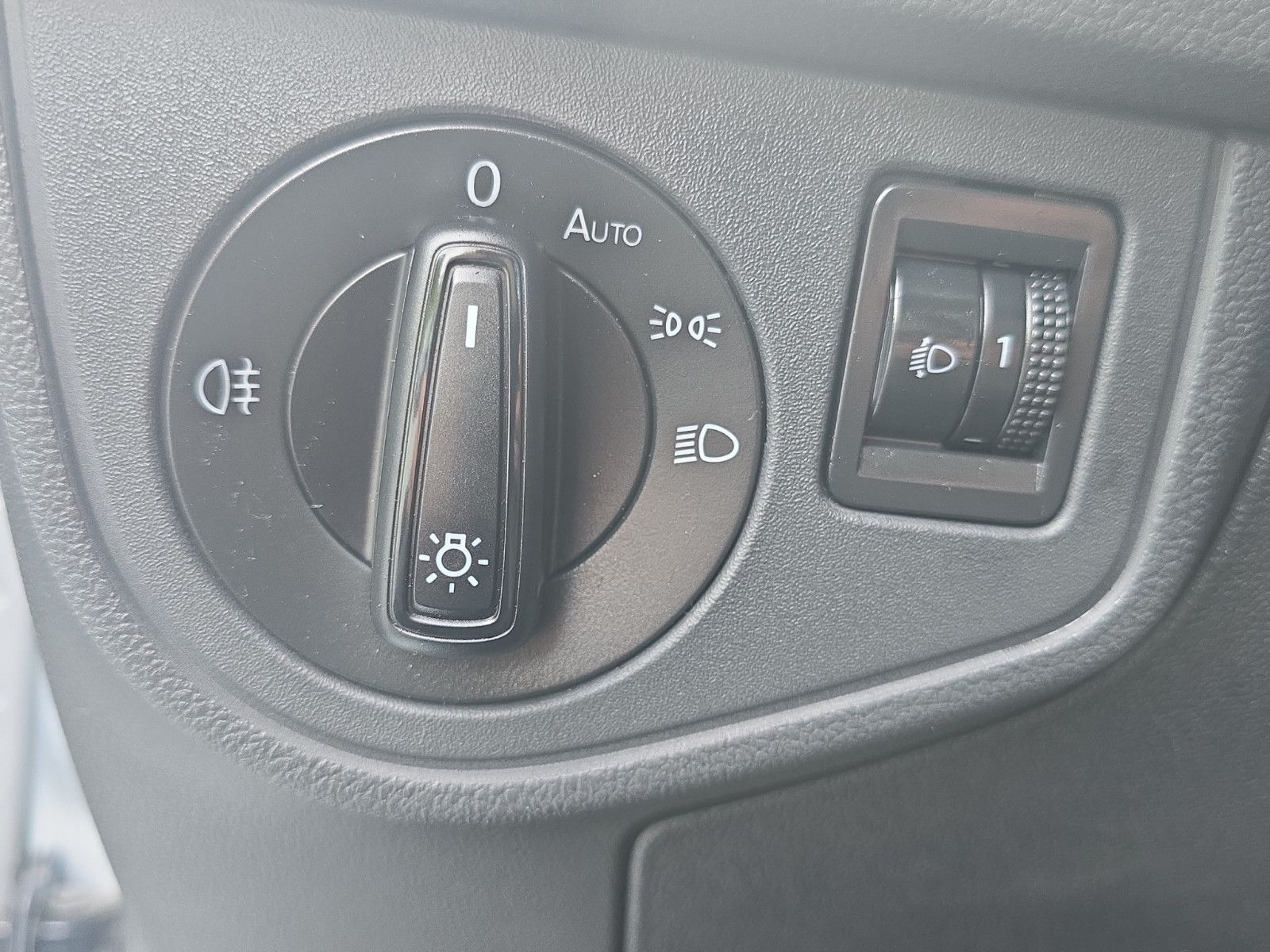 Fahrzeugabbildung Volkswagen Polo VI OPF Life LED PDC App-Connect NEUES MODEL