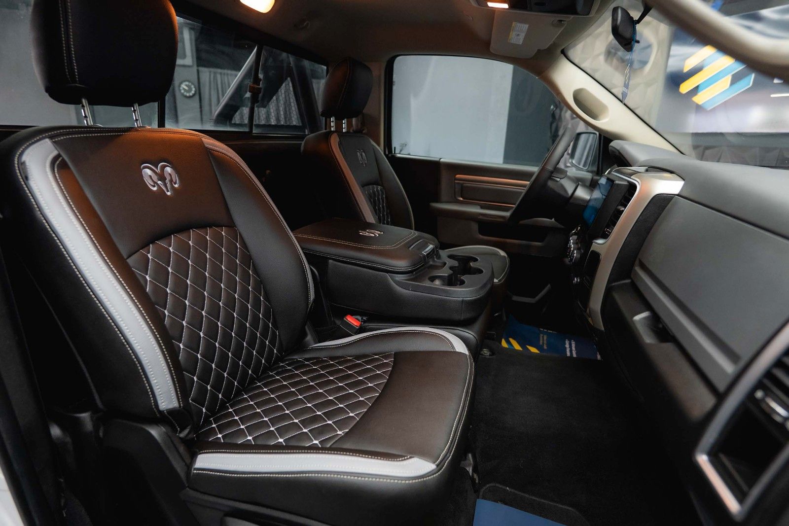 Fahrzeugabbildung Dodge RAM 5.7 V8 HEMI 4x4 SingleCab MAXI LONGBED *LED*
