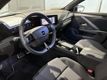 Fotografie 15 des Opel Astra Sports Tourer 1.2 Turbo Automatik GS