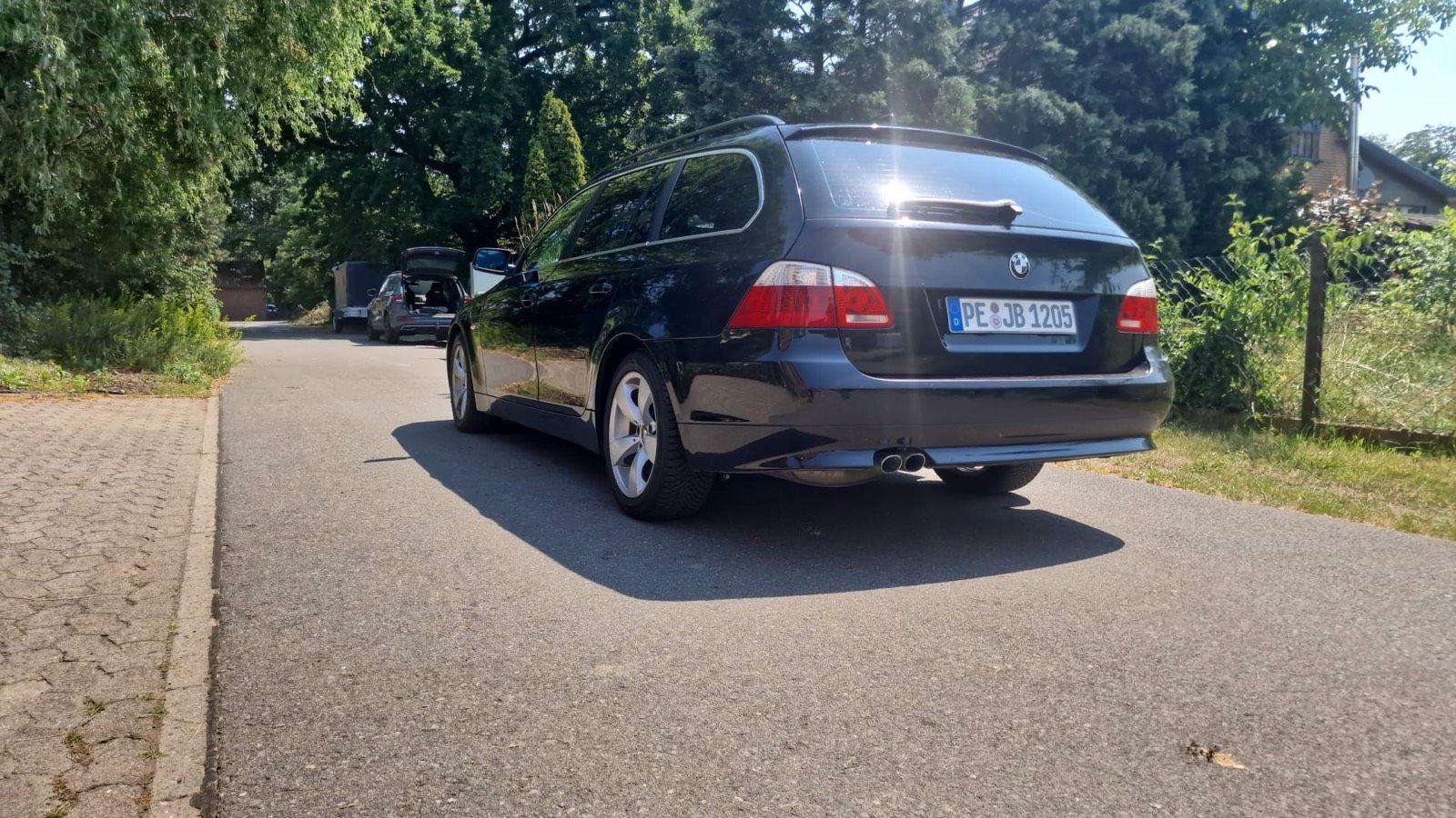 BMW 525 2005 — rear view