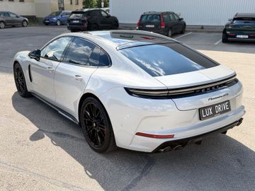 Porsche Panamera - 4