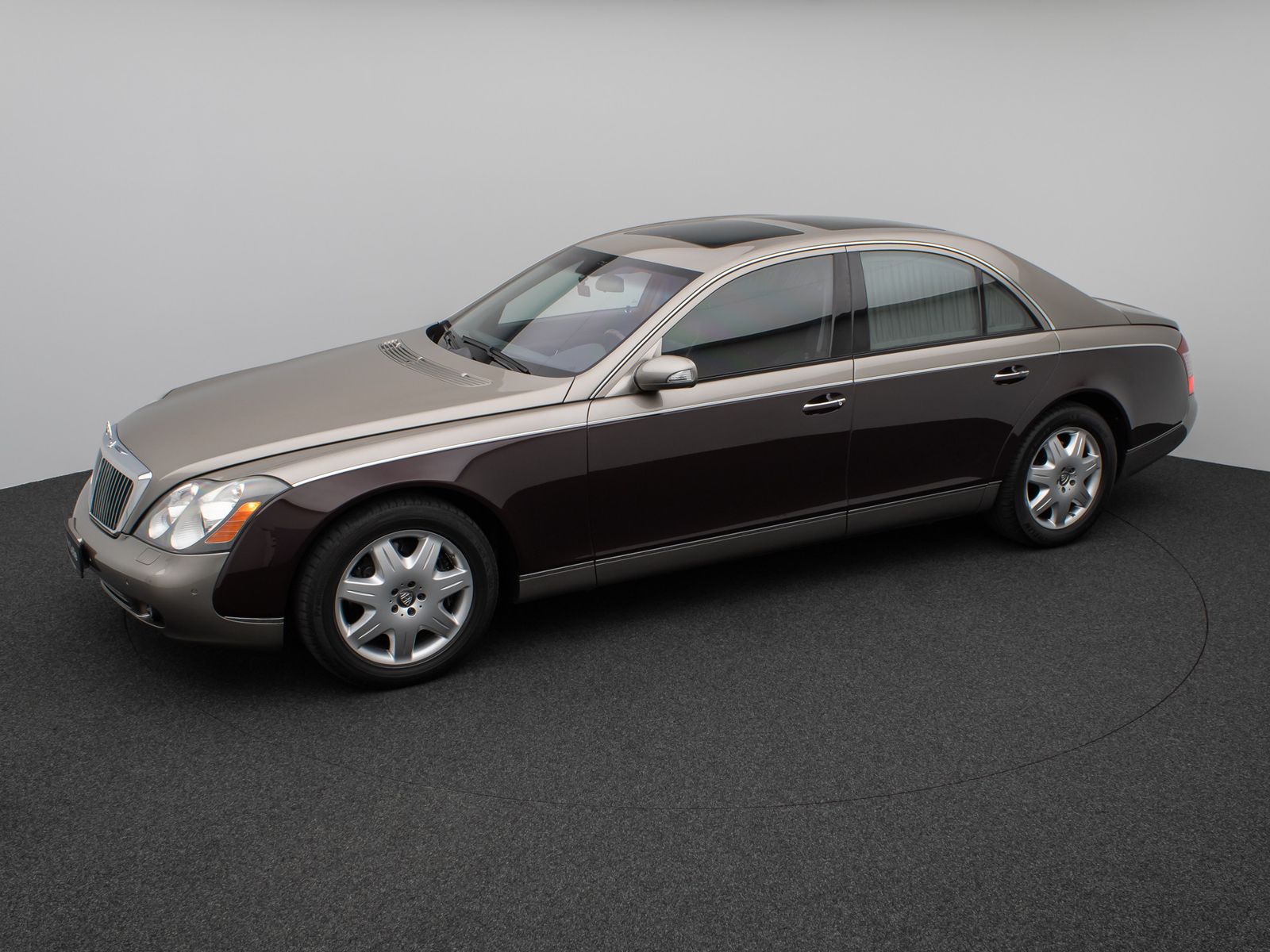 Fahrzeugabbildung Maybach 57 DUOTONE V12 Fondpaket Massage Solar VOLL