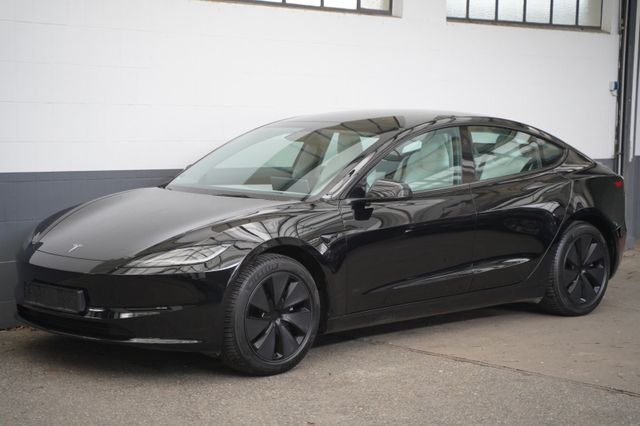 Tesla Model 3 Standard Range + *Highland*innen weiß*A