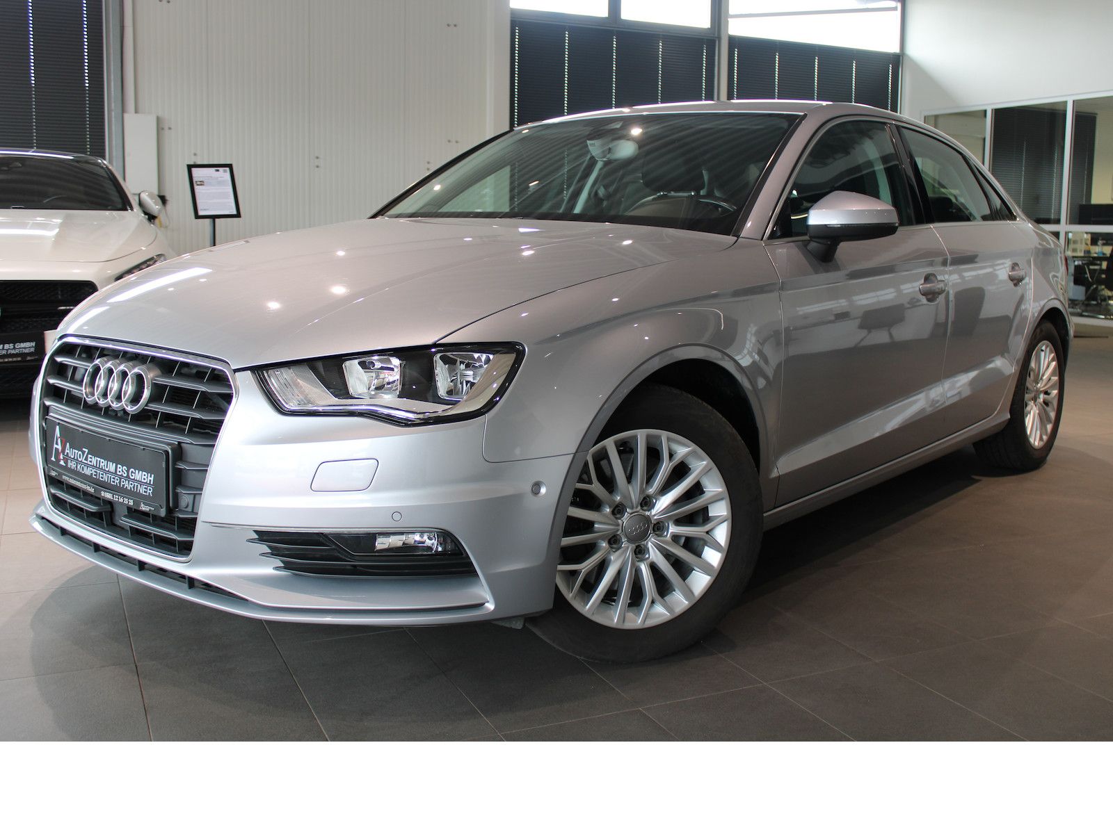 AUDI A3 1.8 TFSI KLIMA*PDC*NAVI*MFL*AHK*SHZ*