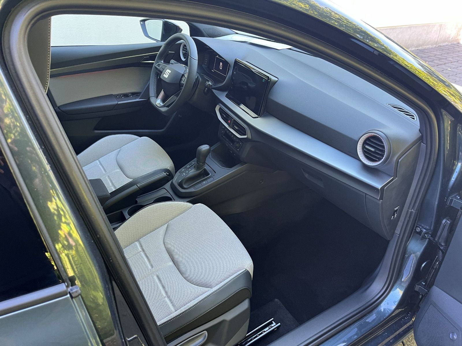 Fahrzeugabbildung SEAT Ibiza 1.5 TSI 110 kW FR DSG 18" NEUES MODELL