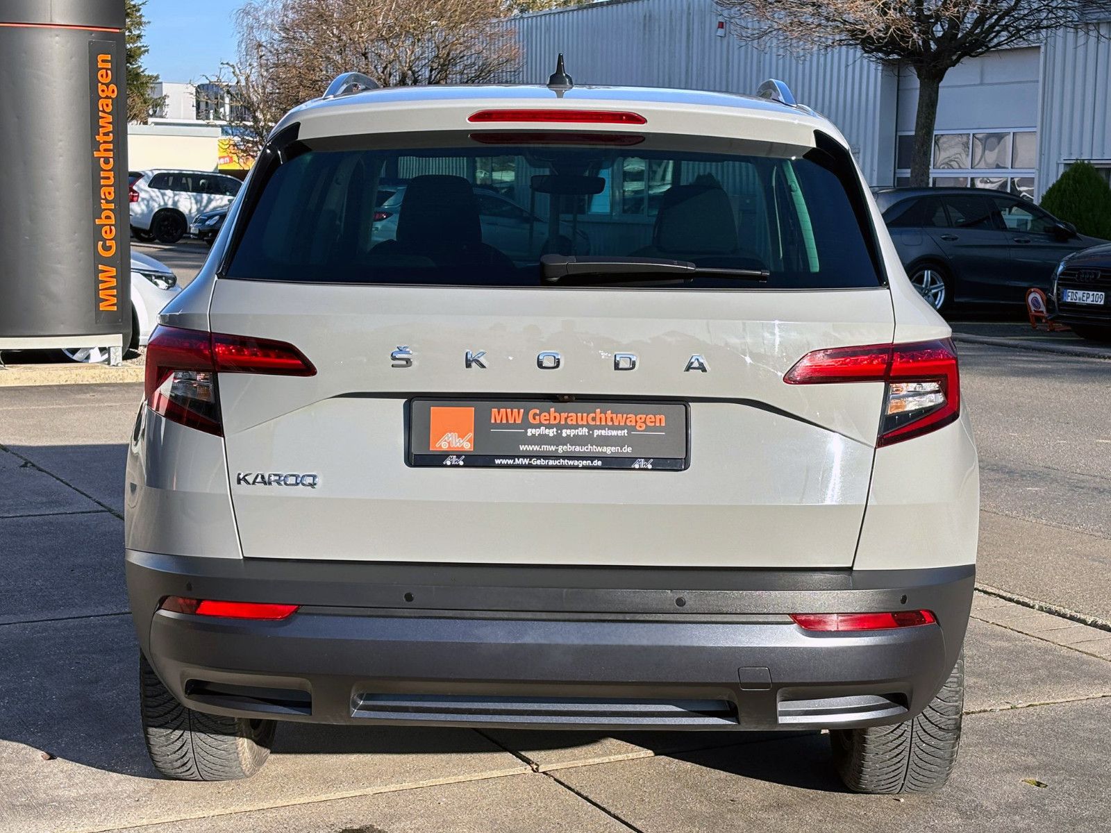 Fahrzeugabbildung SKODA Karoq 1.5TSI DSG Clever ACC KAM PANO CarPlay BT