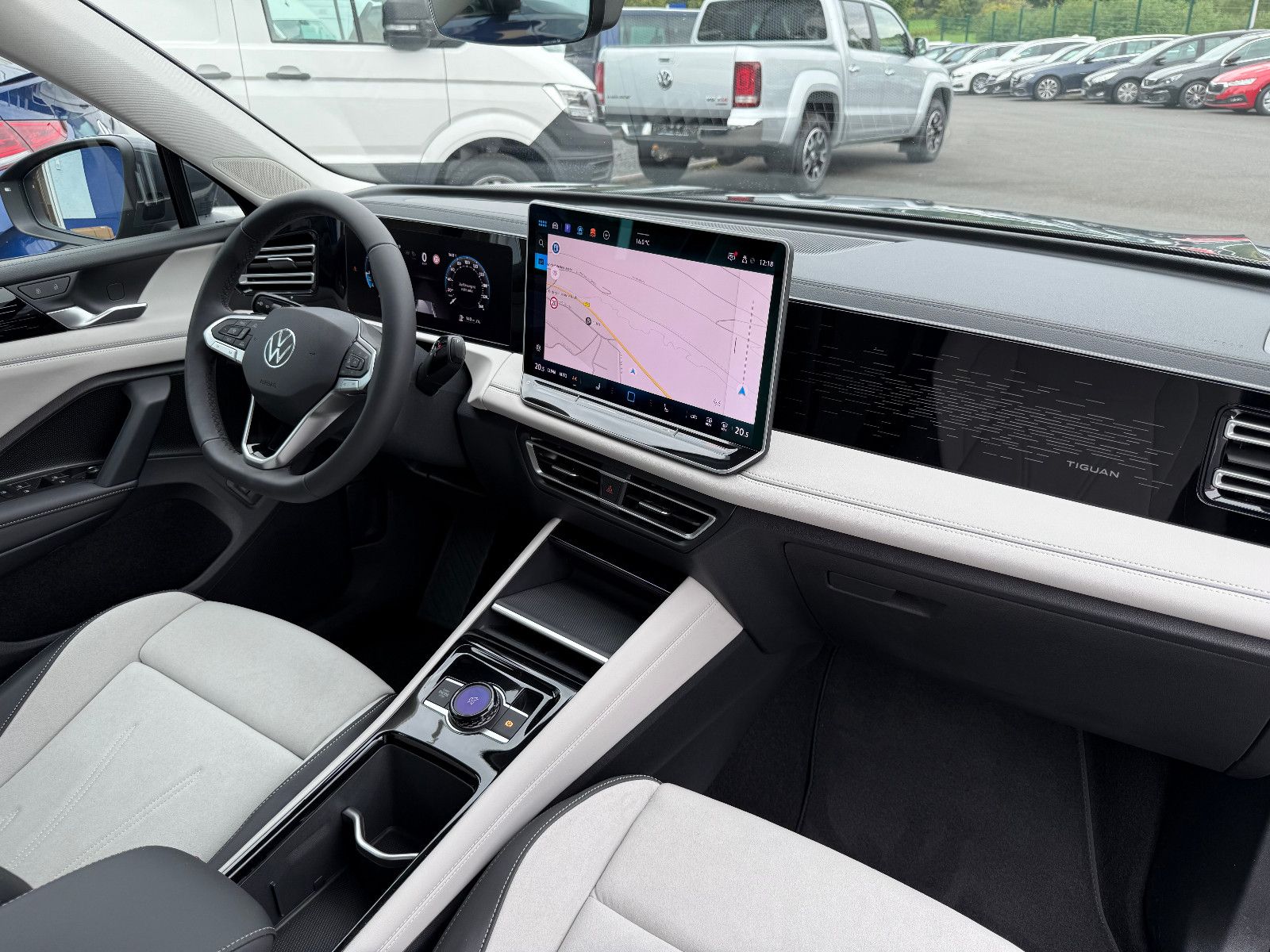 Fahrzeugabbildung Volkswagen Tiguan Elegance AHK ACC HUD LED-Matrix Massage