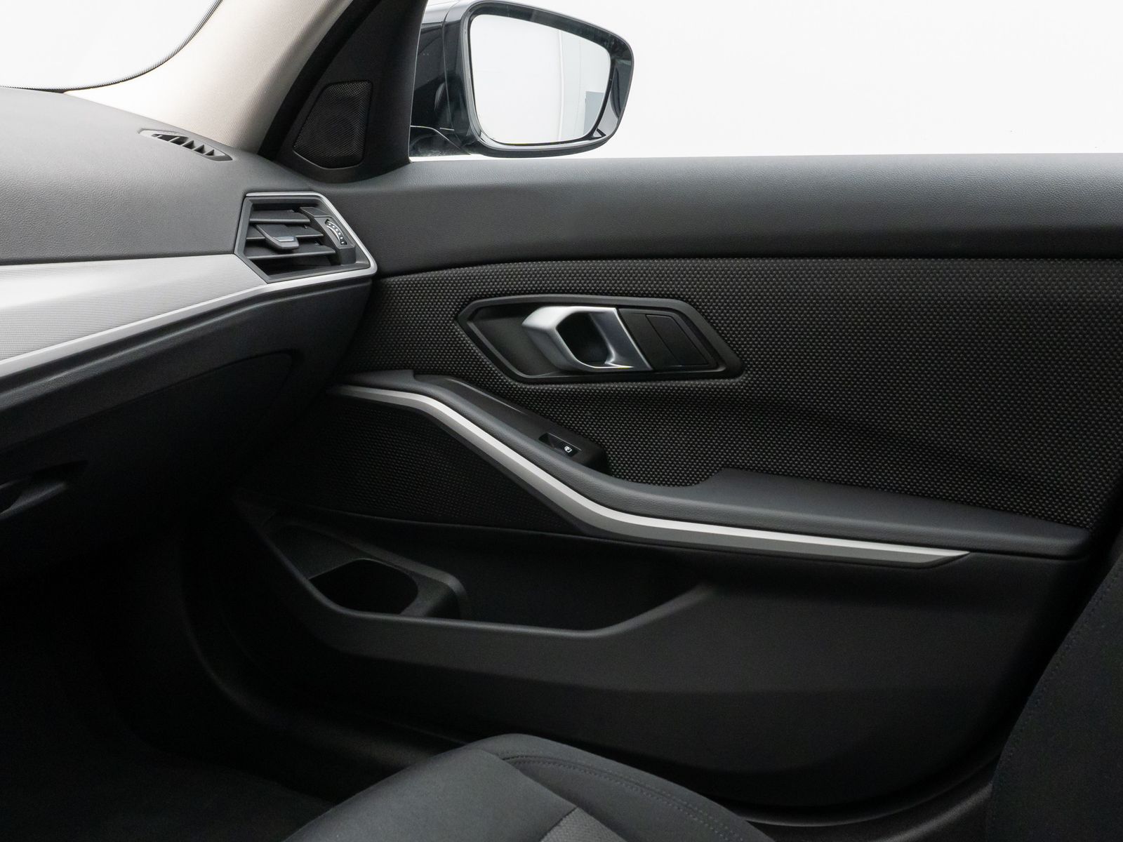 Fahrzeugabbildung BMW 320e Panoram Kamera HUD DAB HiFi Geschwindigkeit