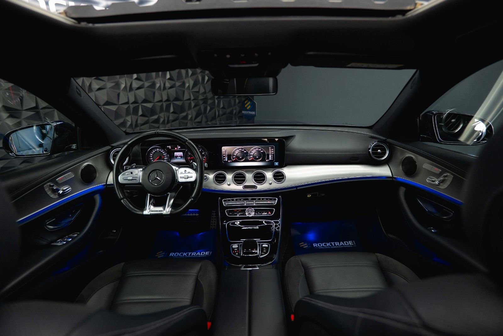 Fahrzeugabbildung Mercedes-Benz E 63 AMG 4Matic+ Night-Paket Drivers Package LED