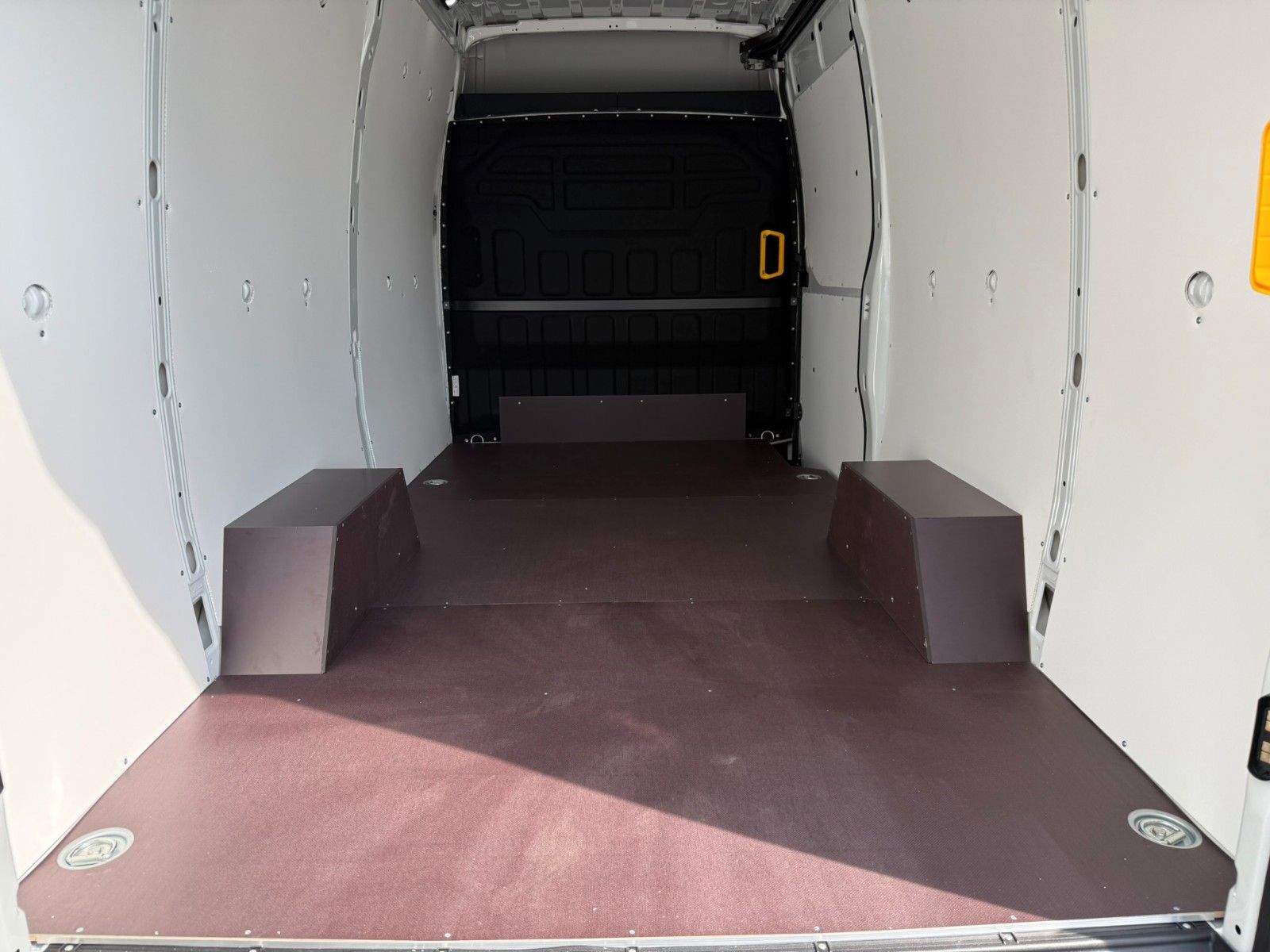 Fahrzeugabbildung Iveco Daily 35S16H3.0A8 V Y ASC-Ausbau Kastenwagen