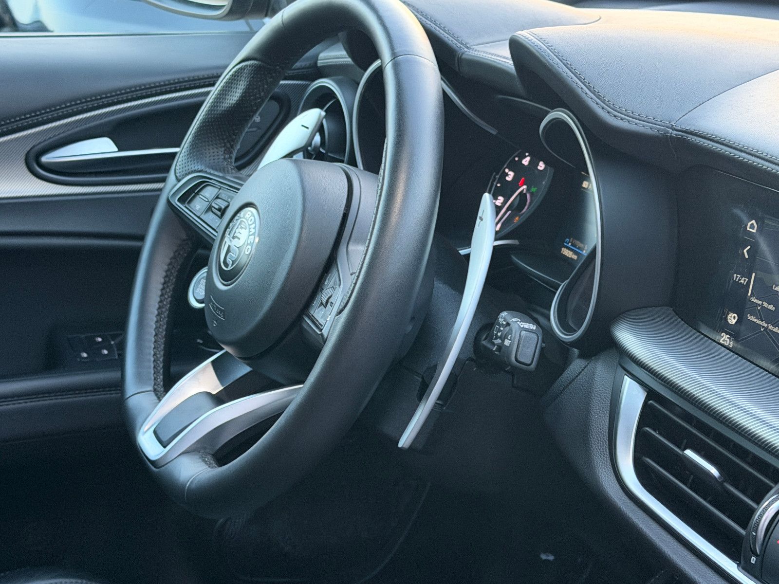 Fahrzeugabbildung Alfa Romeo Stelvio Veloce Q4/PANORAMA/H&K-SOUND/21''ZOLL