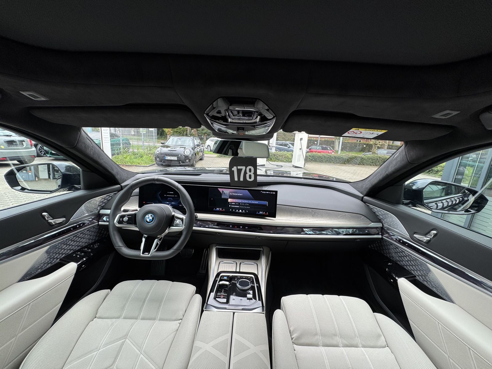 BMW i7 xDrive60 M Sport B&W AHK TV Massage Pano-Sky foto 2
