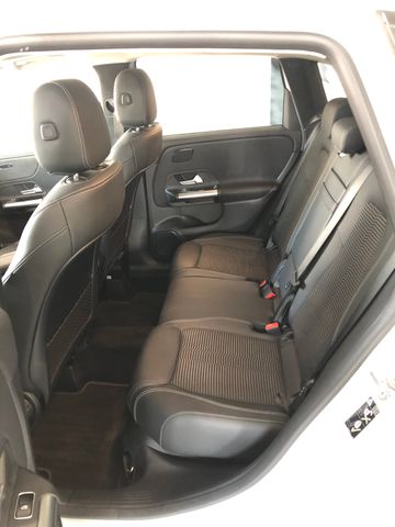 Fahrzeugabbildung Mercedes-Benz B 180 d /Night /Pano/Multibeam/Progressive/Sound