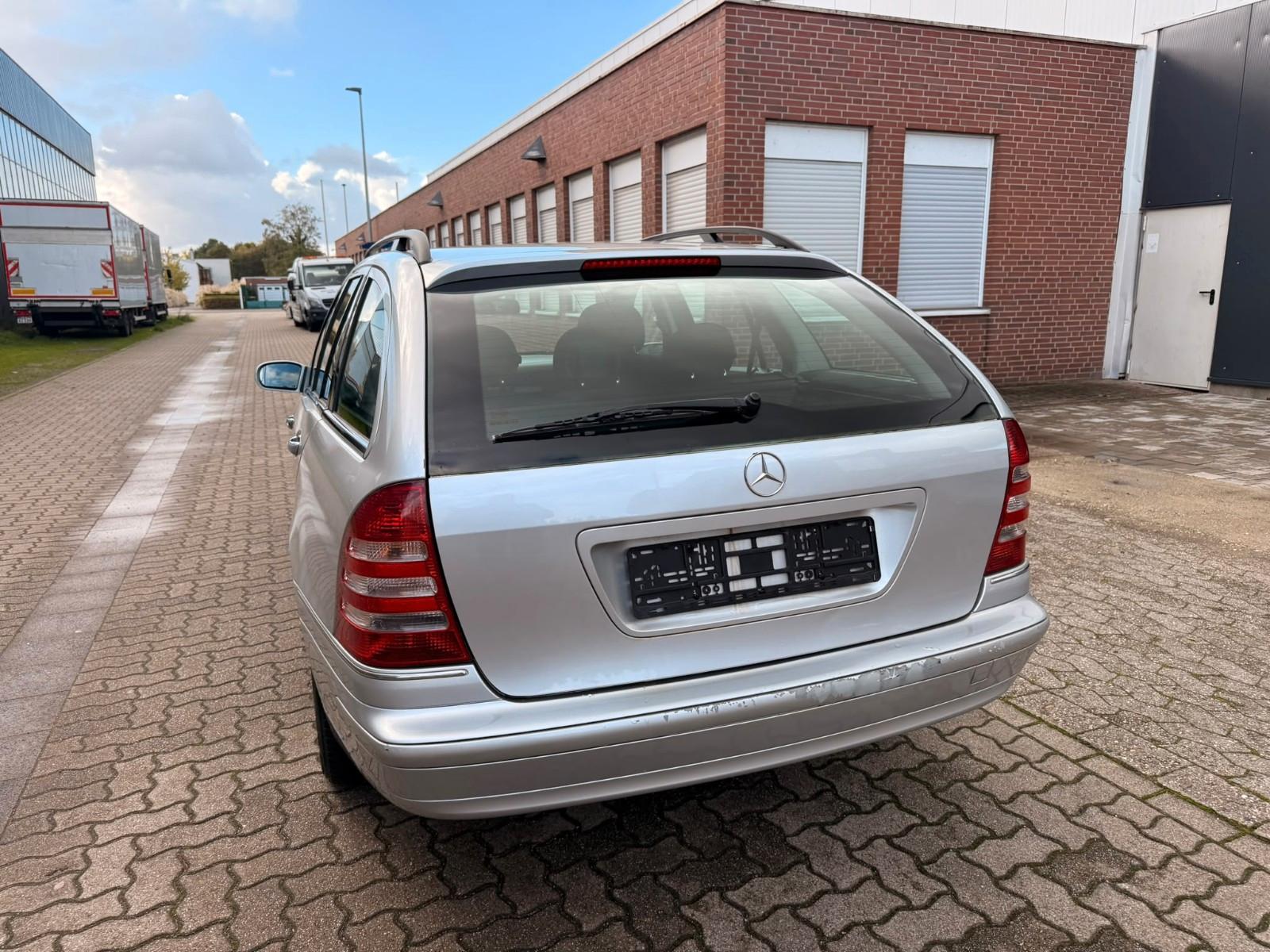 Mercedes-Benz C200 2006 — photo 14