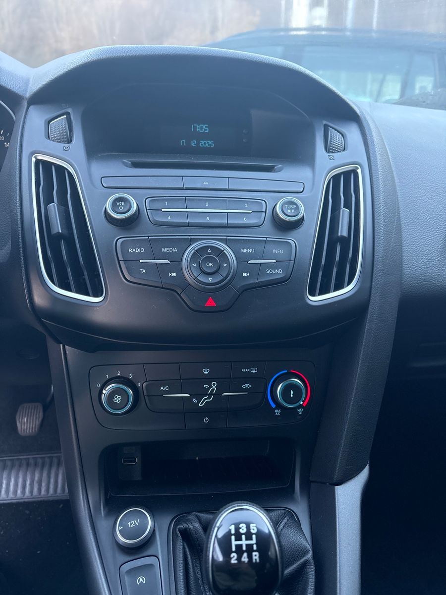 Fahrzeugabbildung Ford Focus Lim. Ambiente