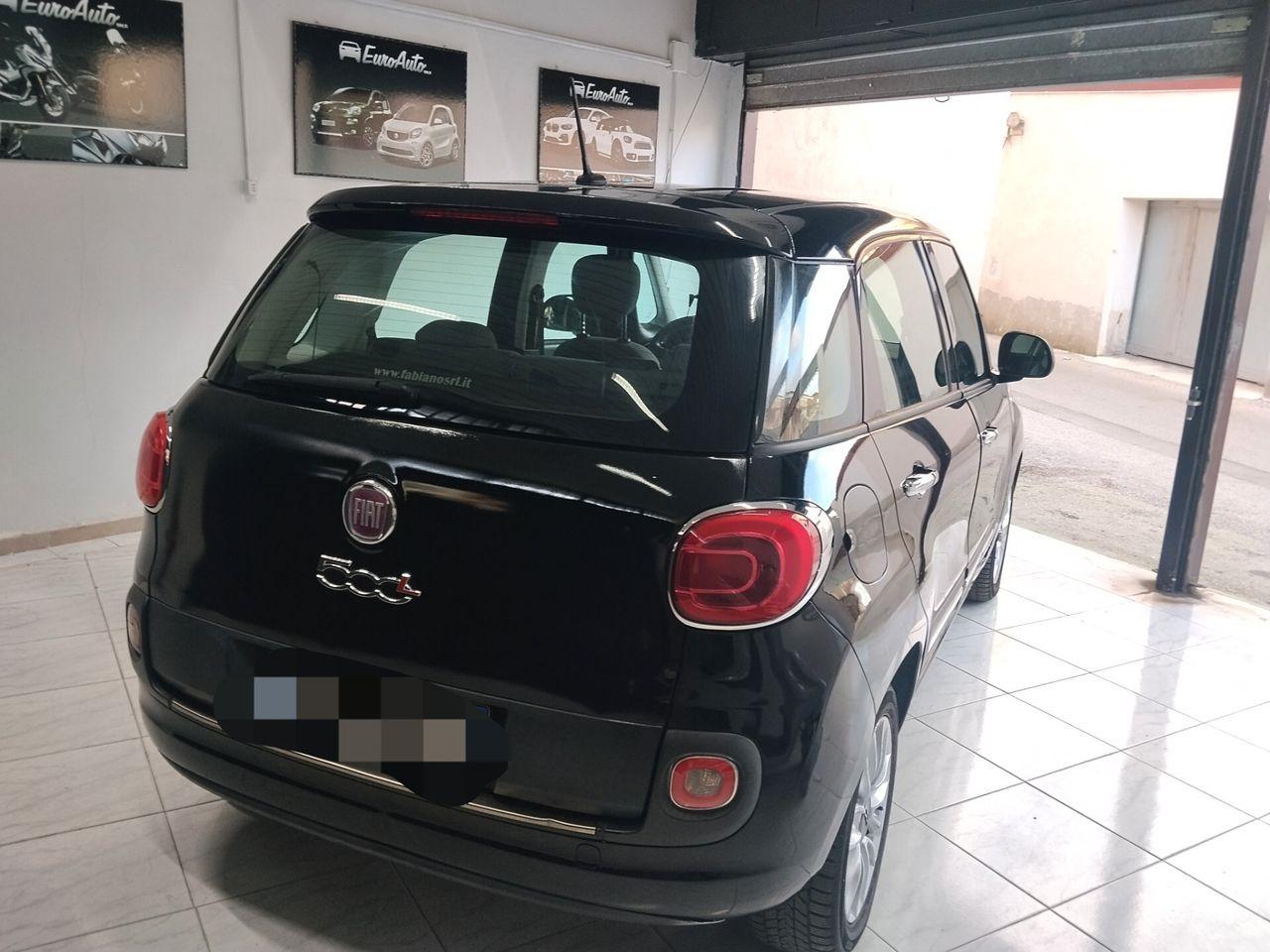 Fiat 500L 2014 — rear view
