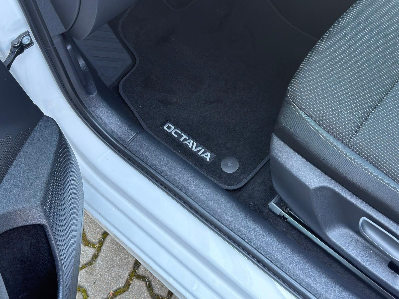 Fahrzeugabbildung SKODA Octavia Combi Ambition