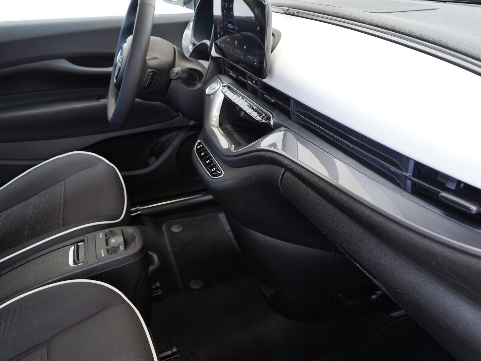 Fahrzeugabbildung Fiat 500e 87KW/42kWh/DC-LADEN/CARPLAY/DAB/SOH