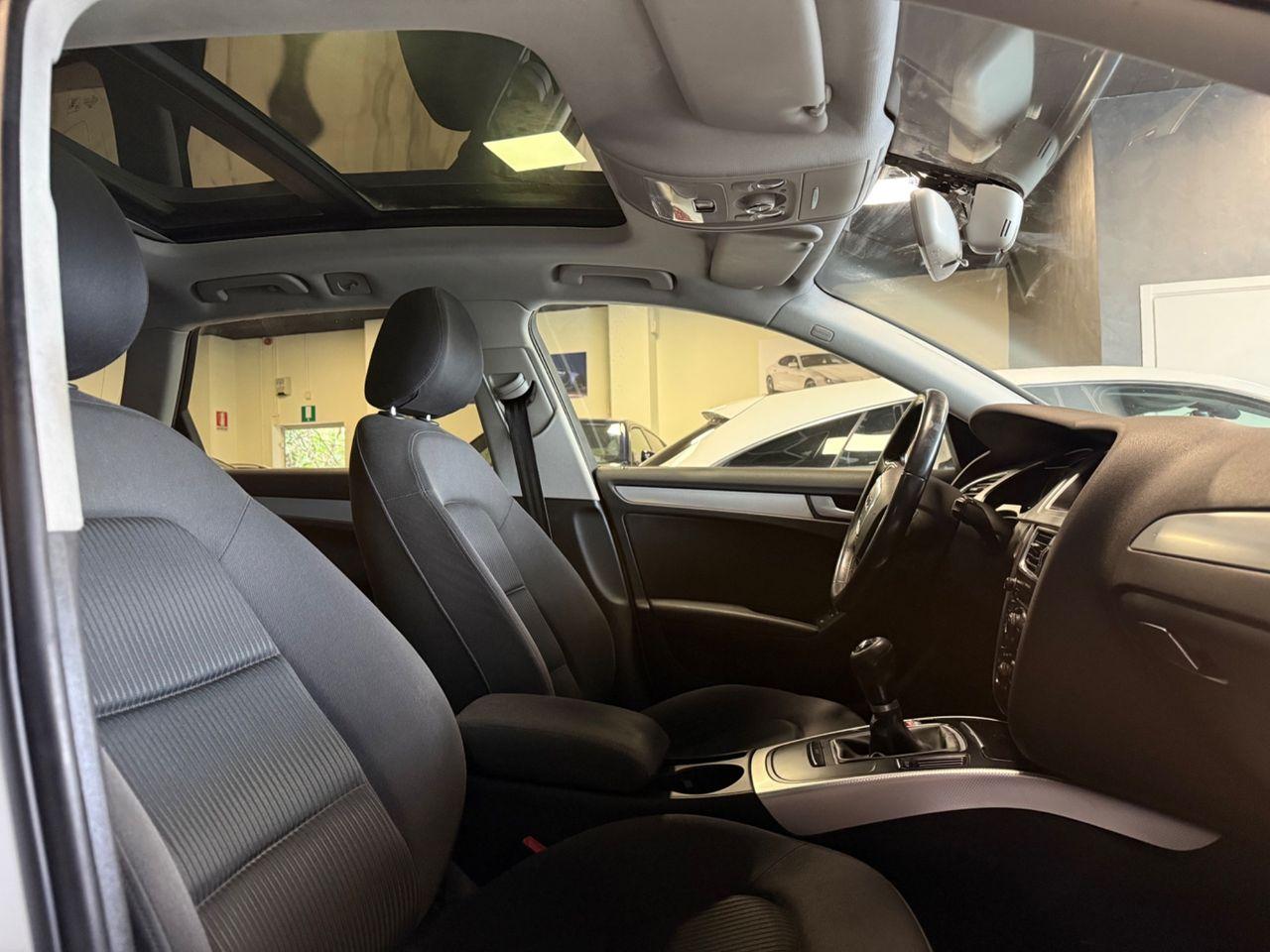 Audi A4 2010 — салон