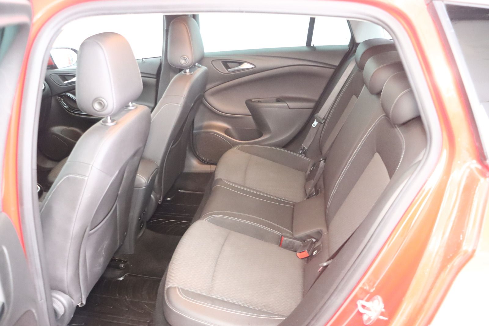 Fahrzeugabbildung Opel Astra K Sports Tourer 1.6i * LED * Navi