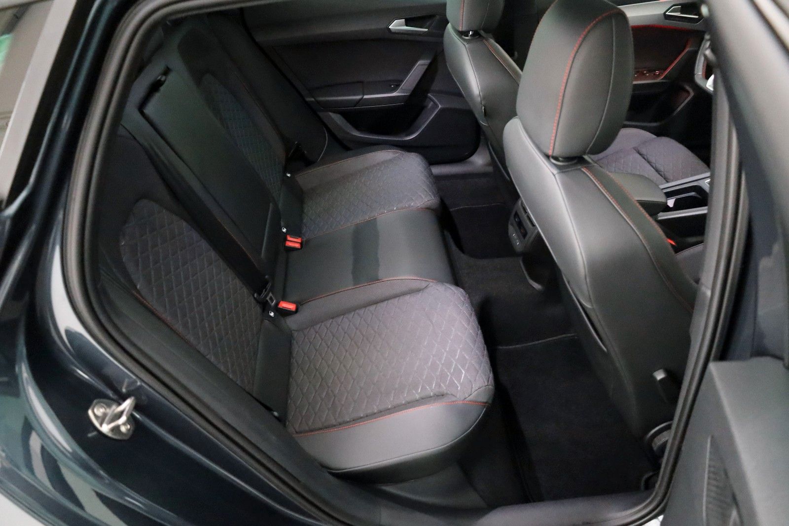 Fahrzeugabbildung SEAT Leon FR, Navi,LED,SH,Kamera,Panorama,ACC, SR+WR