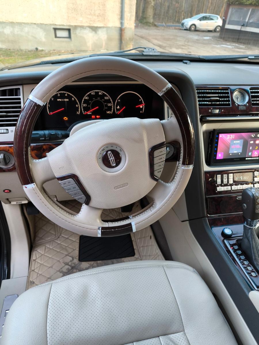 Lincoln Navigator