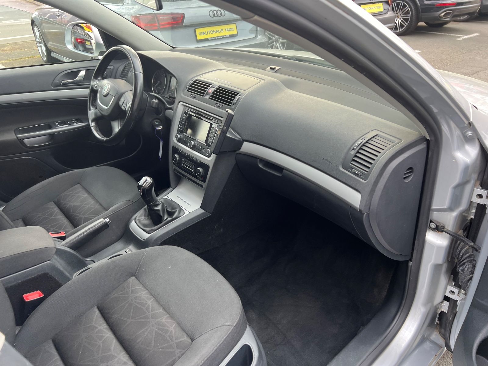 Fahrzeugabbildung SKODA Octavia 1.6 TDI Combi Family * NAVI *AHK*