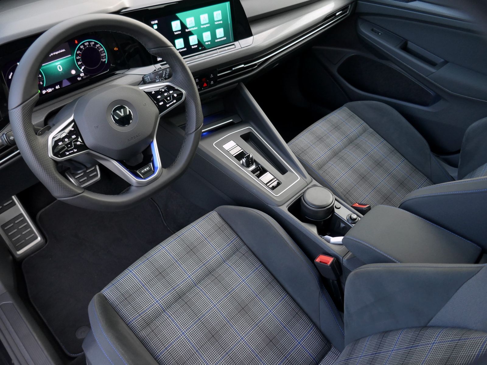 Fahrzeugabbildung Volkswagen Golf GTE 1.4 TSI eHybrid DSG | LED AHK RFK ACC