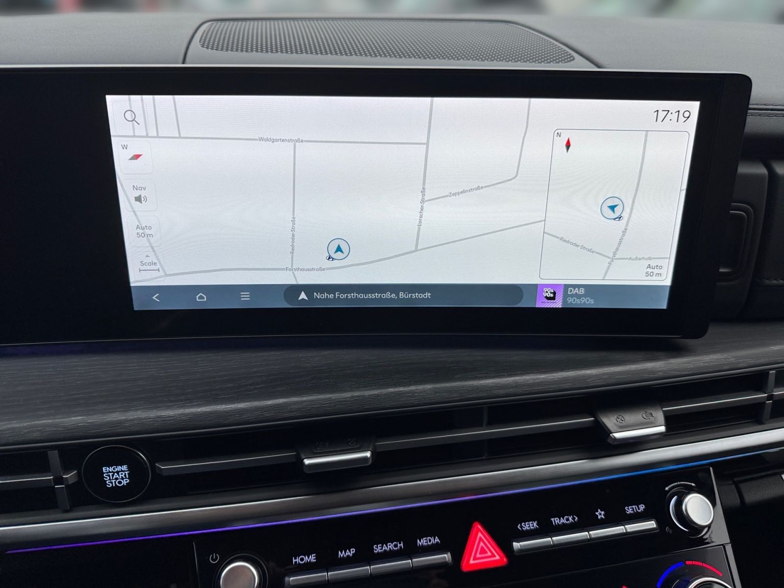 Fahrzeugabbildung Hyundai SANTA FE 1.6T-GDI Signature Plug-In H. 4WD