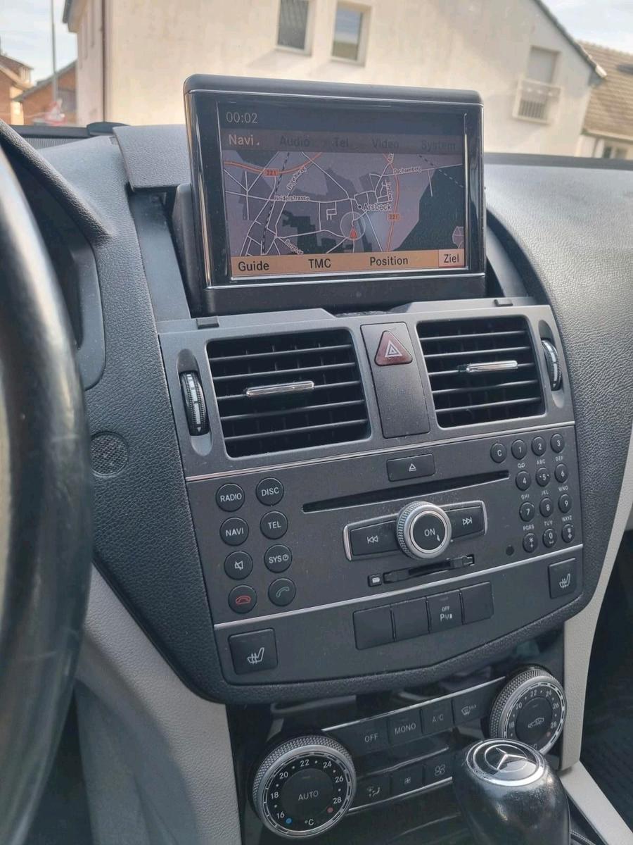 Mercedes-Benz 220 2010 — photo 8