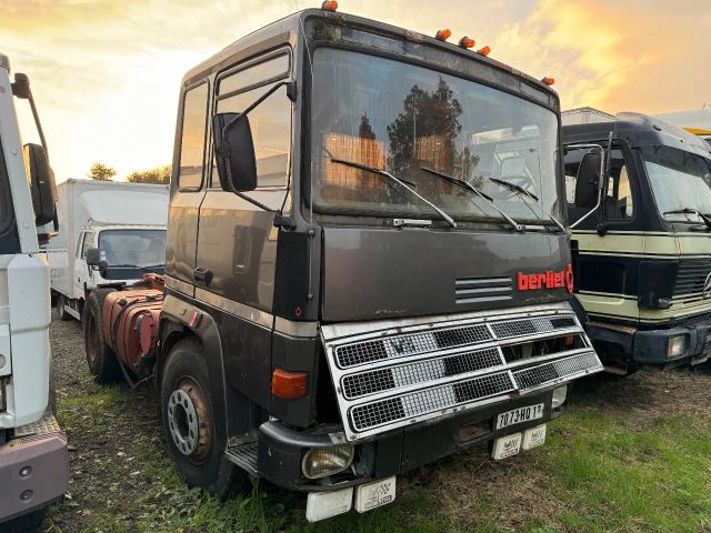 Autres Berliet TR350 **V8-TRACTEUR**