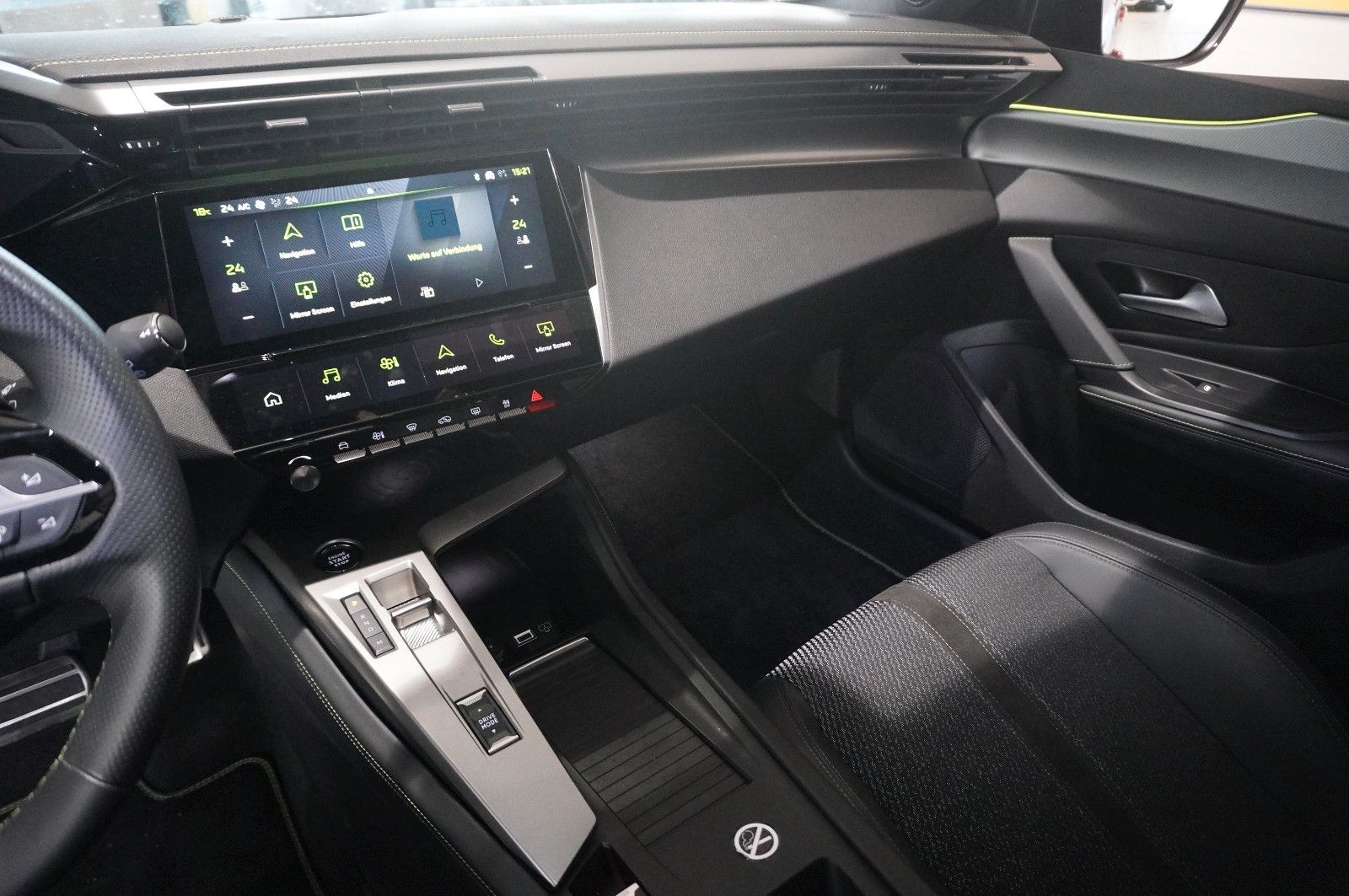 Fahrzeugabbildung Peugeot 308 SW 1.5D GT SPORT NAVI/LED/KAMERA/VIRT./DAB+