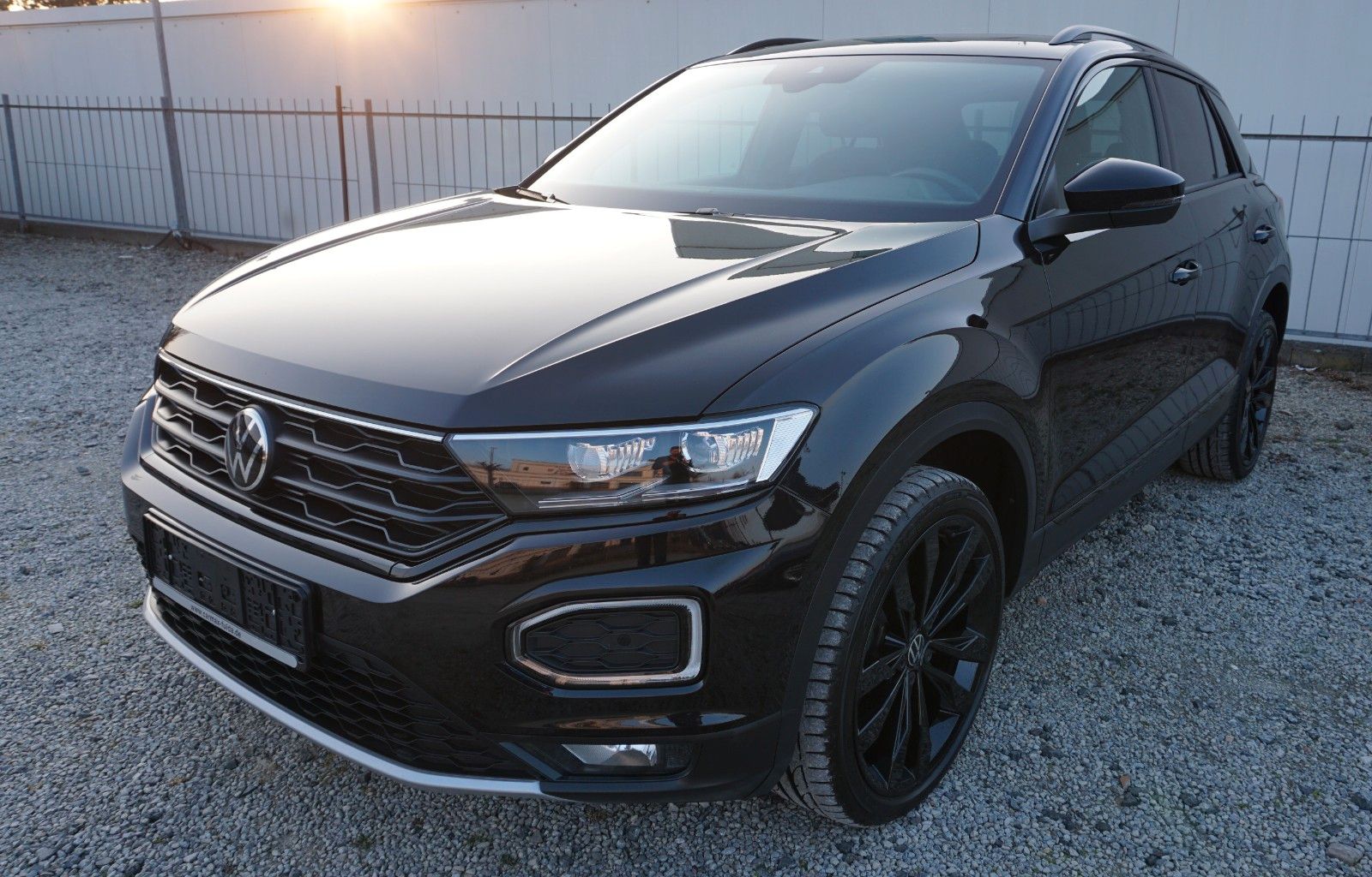 Fahrzeugabbildung Volkswagen T-Roc Sport 4Motion, Kamera, Navi, Pano, Black