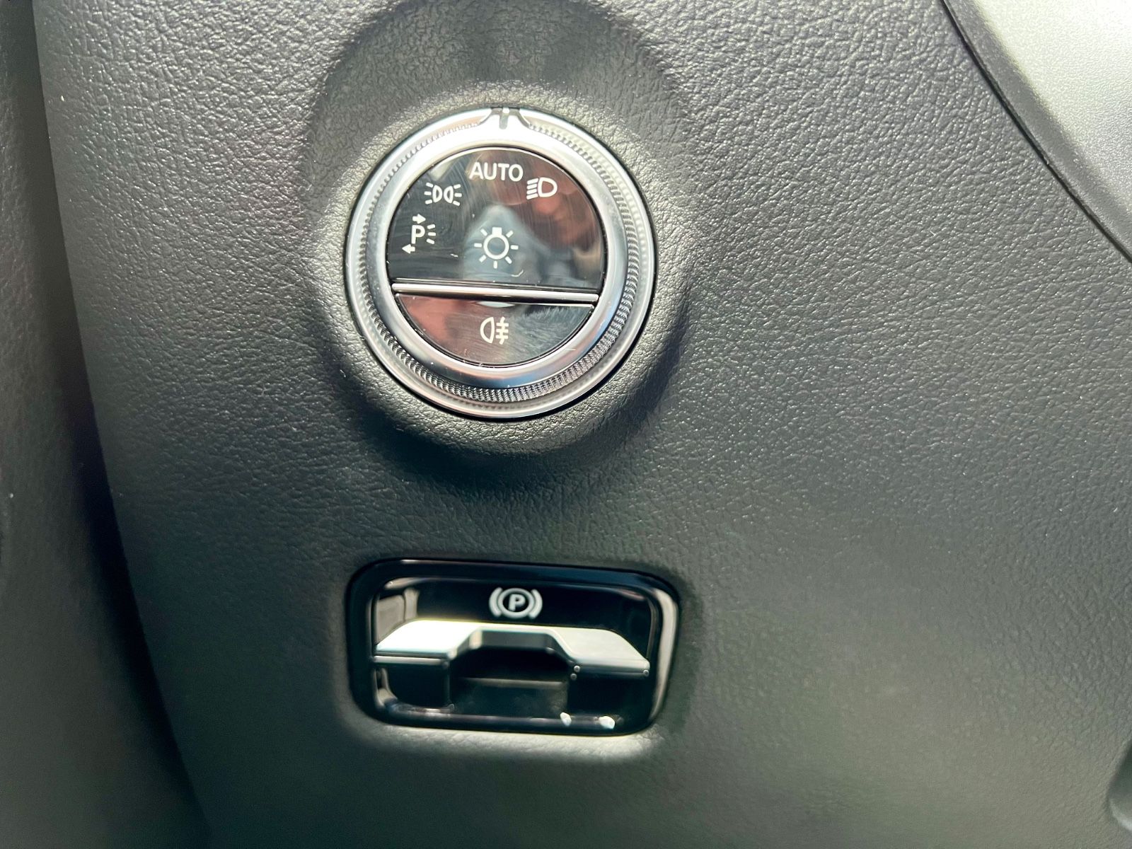 MERCEDES-BENZ C 200 C200 d AVANTGARDE AAC SHZ AHK NAVI KAMERA