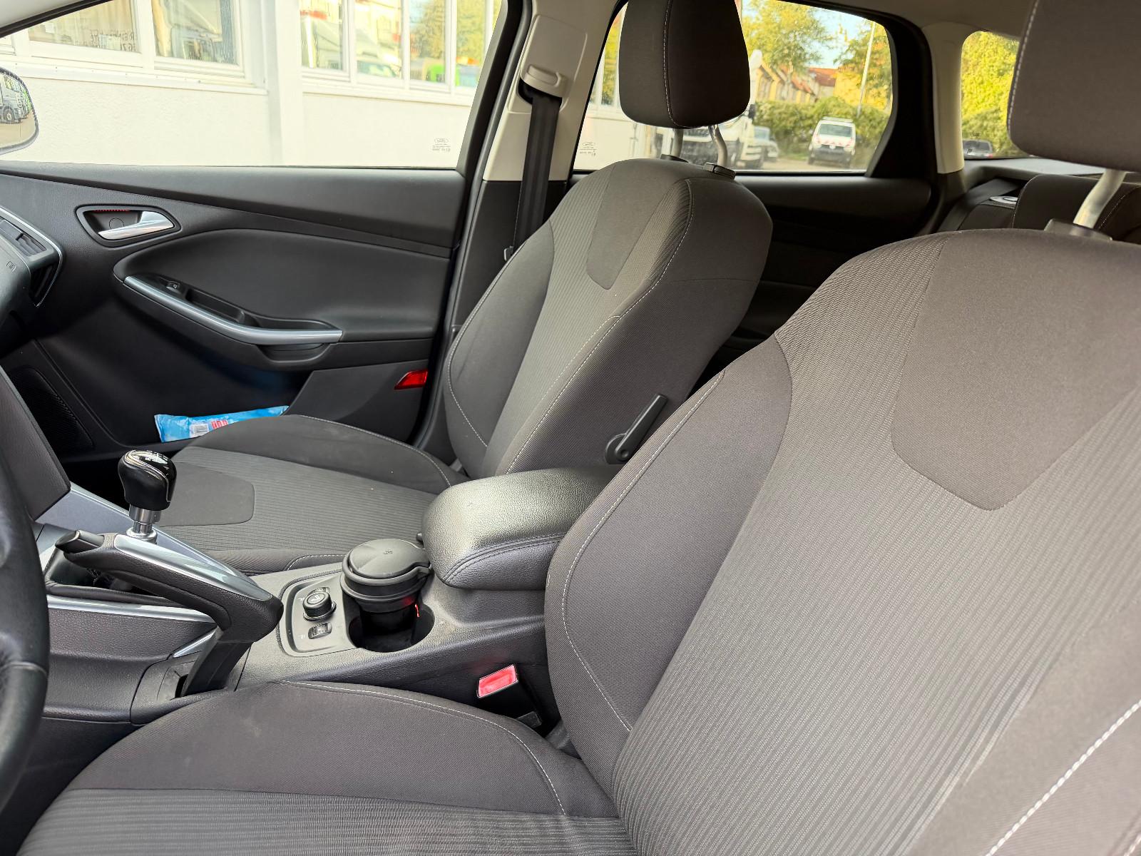 Ford Focus 2011 — photo 7