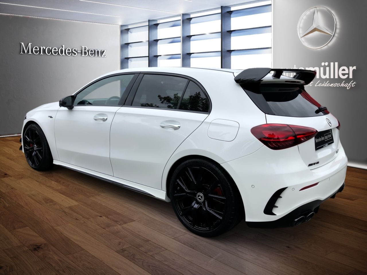 Fahrzeugabbildung Mercedes-Benz AMG A 45 S 4M+ PANO+AHK+BUR+NIGHT+MULTIB+MEM+360