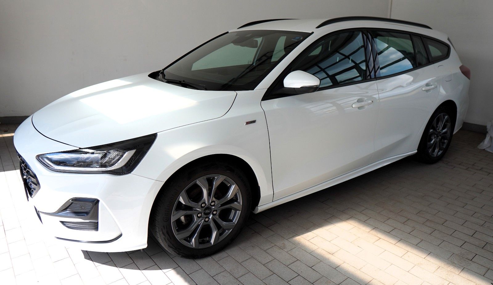 Fahrzeugabbildung Ford Focus Turnier ST-Line *MwSt*1.Hand*Autom.*Navi*