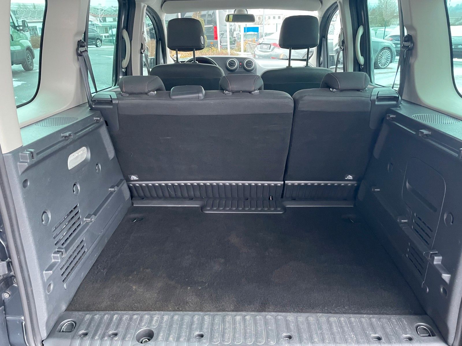 Fahrzeugabbildung Mercedes-Benz Citan 111 CDI Tourer AHK Navi Kamera SHZ