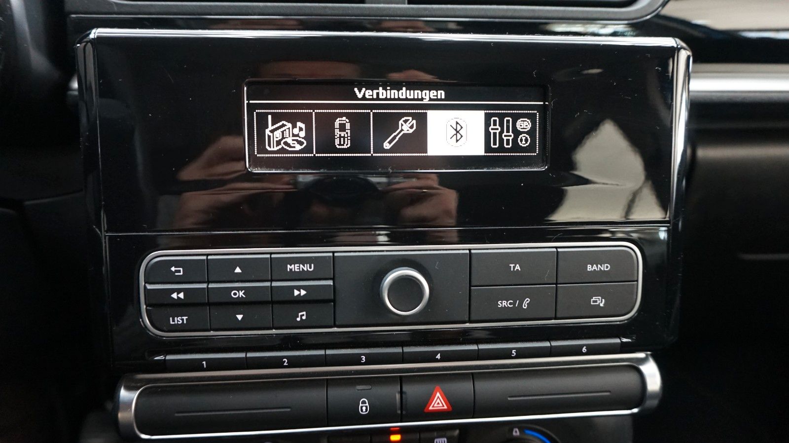 Fahrzeugabbildung Citroën C3 Feel  Scheckheft gepflegt nur 4,9 Liter kombi