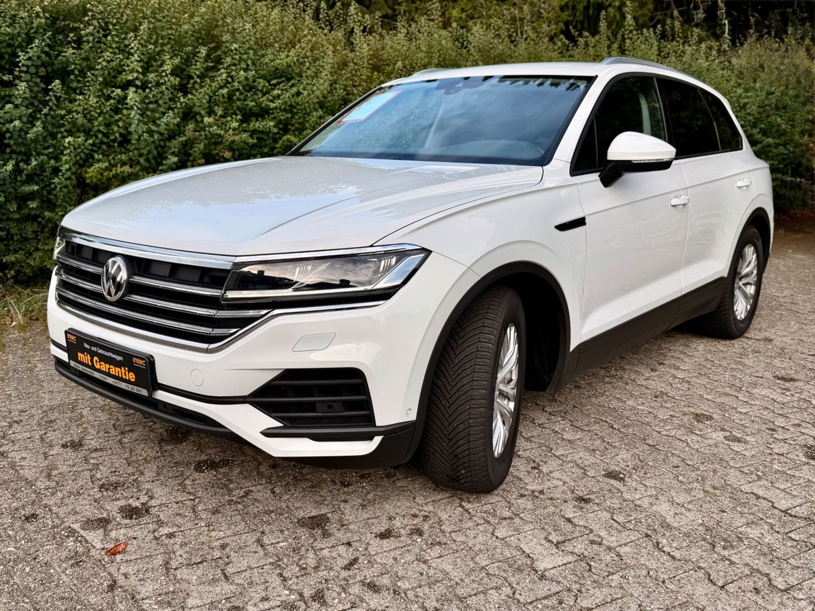 Volkswagen Touareg - 1