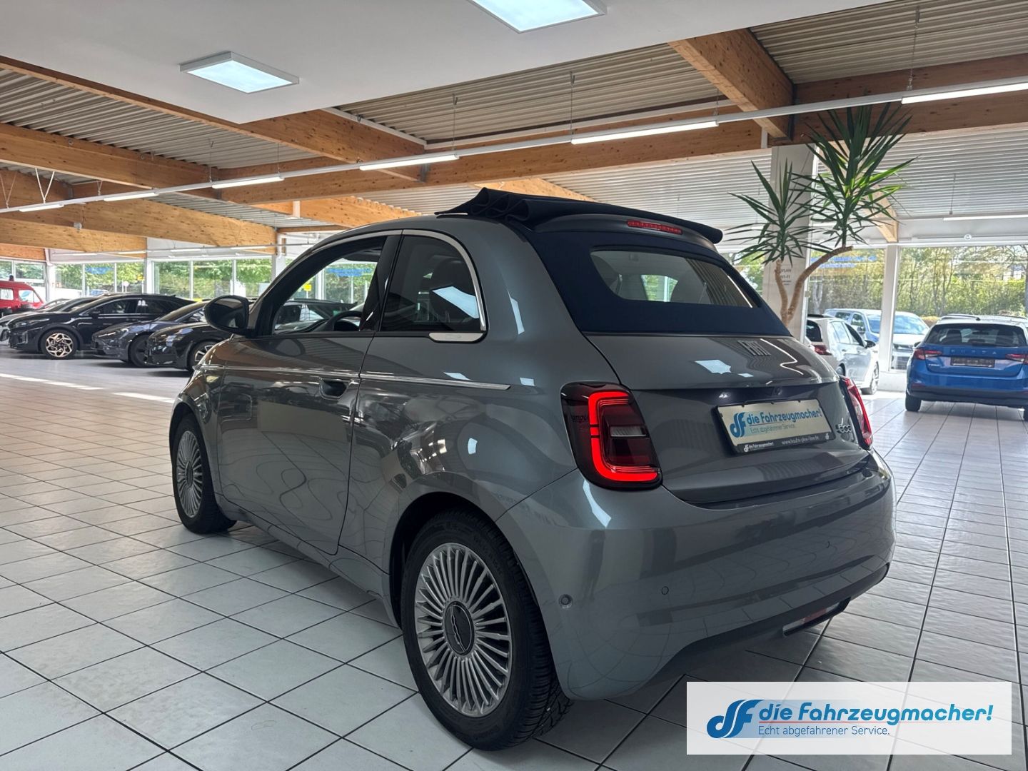 Fahrzeugabbildung Fiat 500 e CABRIO Sitzhzg CarPlay Kamera Klimaautom F