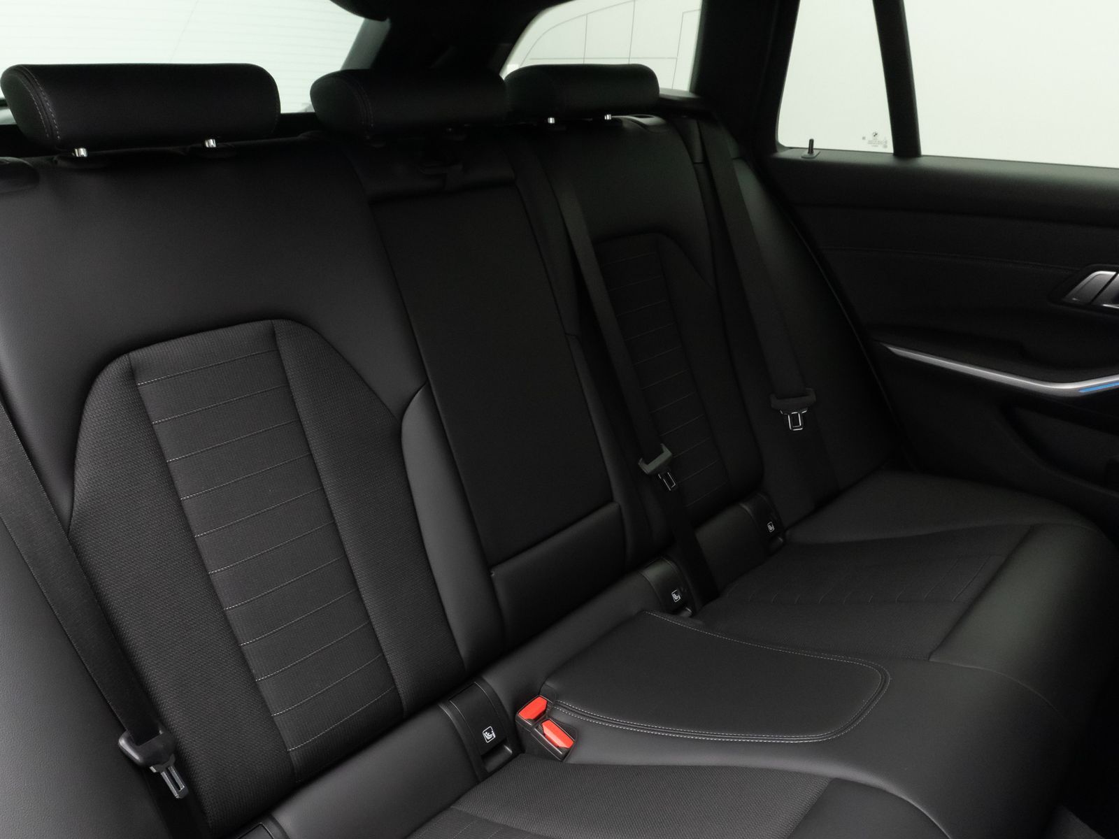 Fahrzeugabbildung BMW 330e Sport Line Kamera Laser HUD DAB Komfort