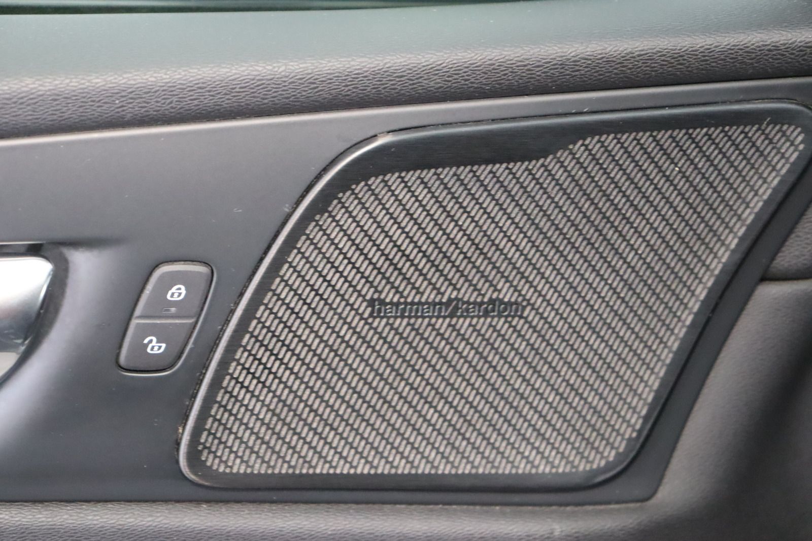 Fahrzeugabbildung Volvo XC60 D4 AWD R - Design aus 1. Hand