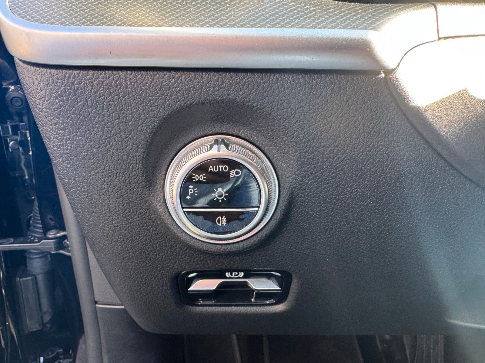 Fahrzeugabbildung Mercedes-Benz C 300d T Avantgarde+RKamera+TotW+Ambiente