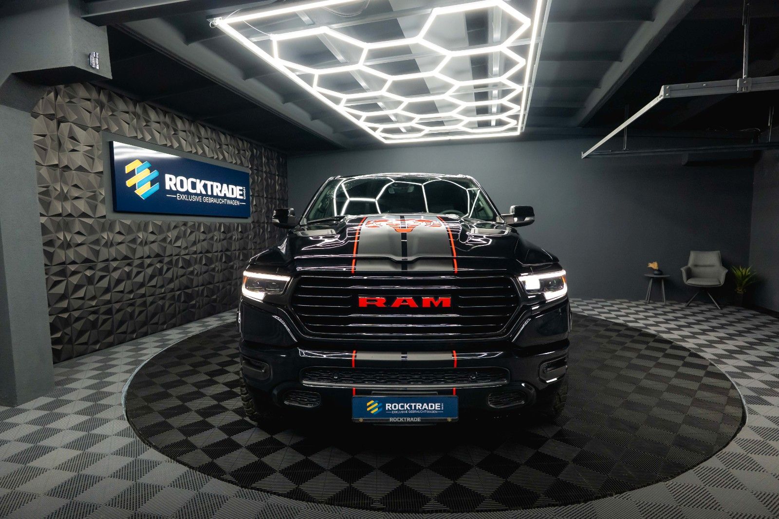 Fahrzeugabbildung Dodge RAM 5.7 V8 HEMI 4x4 OFFROAD Night-Paket Limited