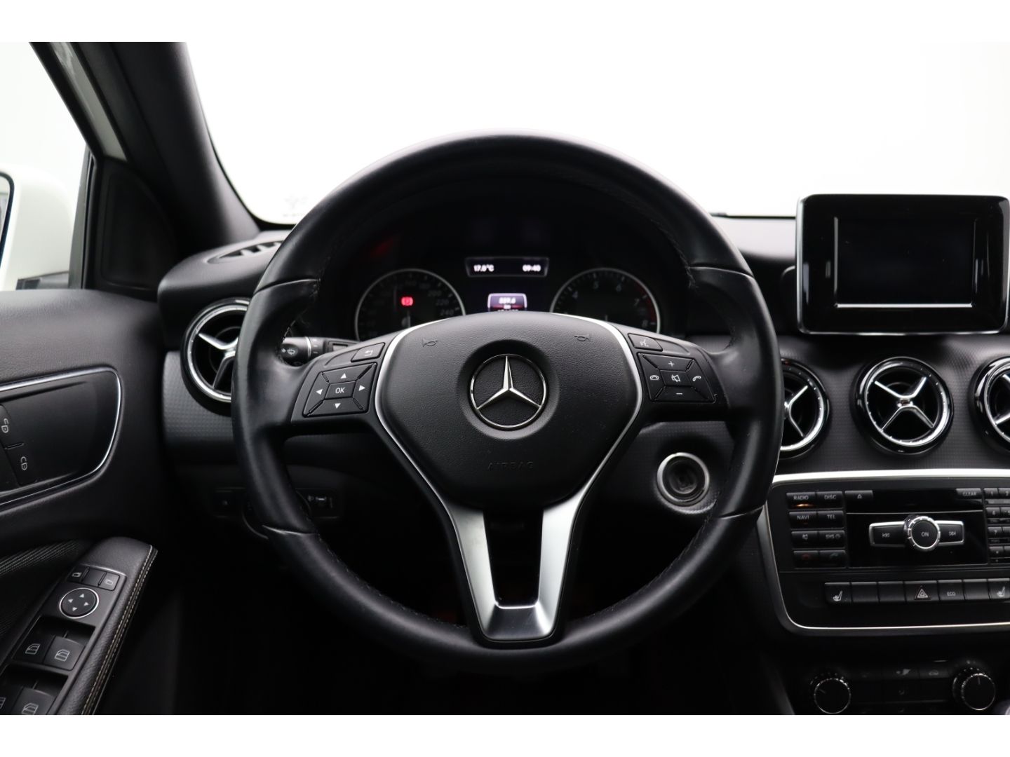Fahrzeugabbildung Mercedes-Benz A 180 BlueEfficiency Kamera SHZ Teilleder