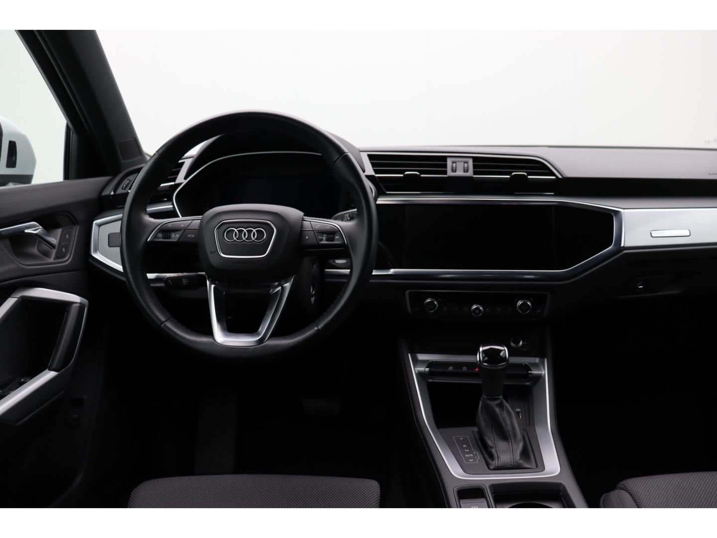 Fahrzeugabbildung Audi Q3 35 TFSI S line Digi Cockpit AHK 3-Zonen-Klima