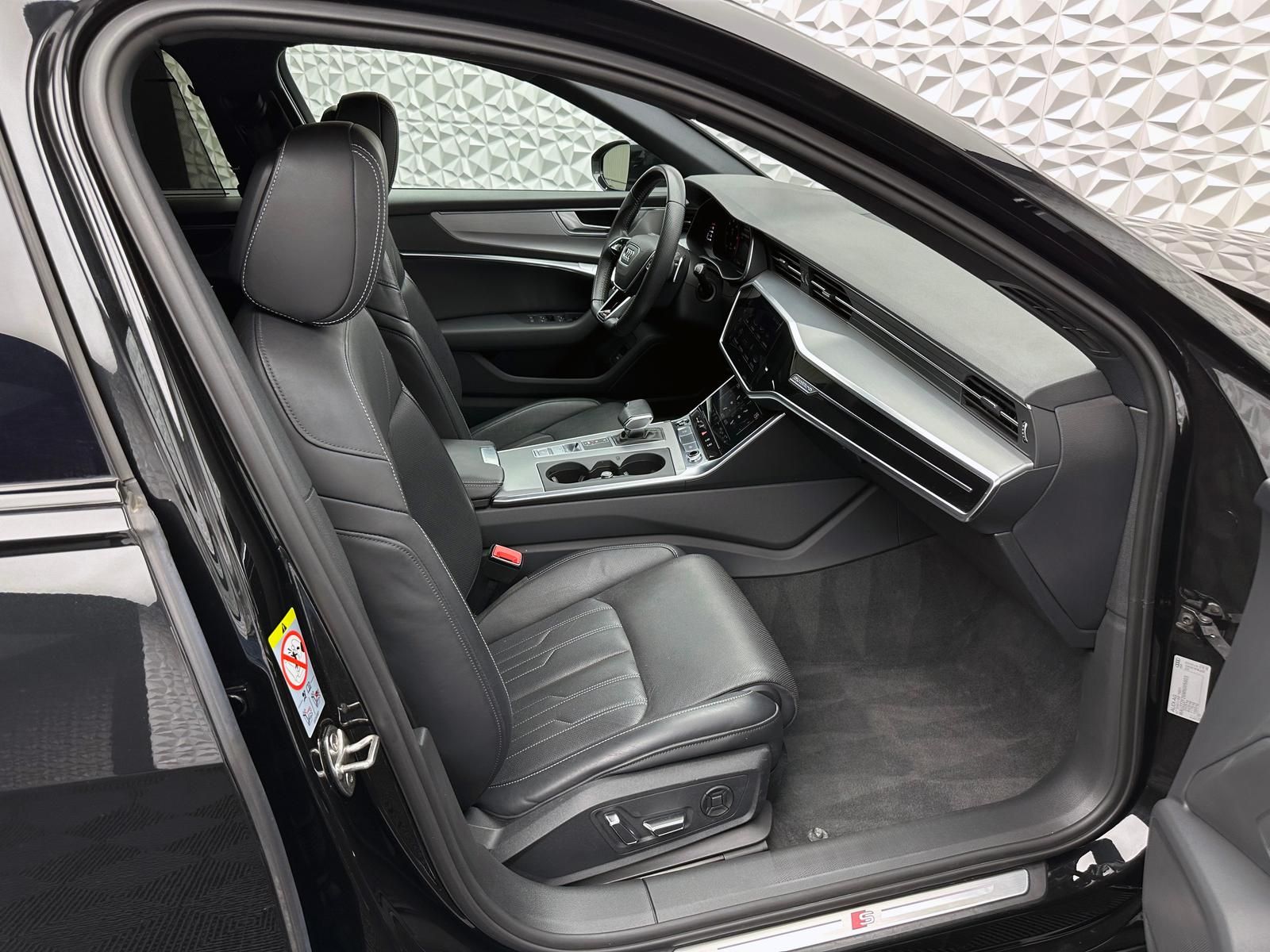 Fahrzeugabbildung Audi A6 40 TDI S-LINE PLUS/QUATTRO/BLACK/MATRIX/KEYLE