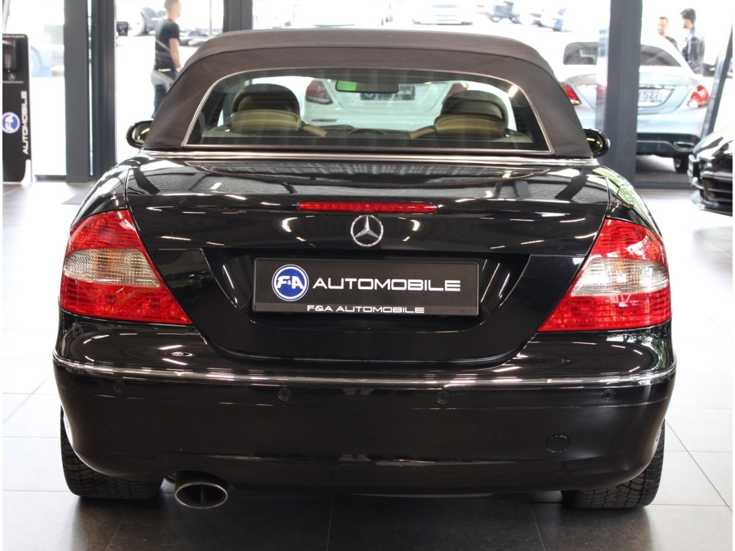 Fahrzeugabbildung Mercedes-Benz CLK 200 K Cabrio Navi*Massagesitz*Sportpaket